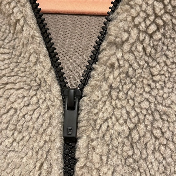 Sold ESSENTIALS - FEAR OF GOD
2022 Polar Fleece Half Zip Hoodie
Size M/L - Picture 10 of 11